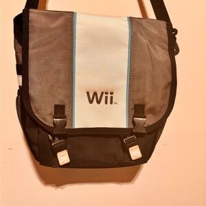 Original Nintendo Wii carrying case in great condition